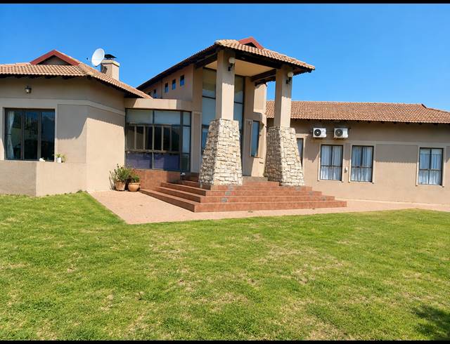 4 BEDROOM HOUSE FOR SALE IN BLUE SADDLE RANCHES
